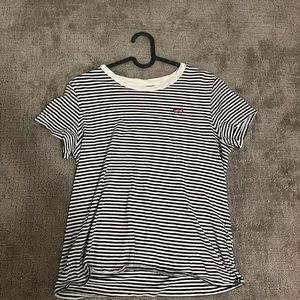 - Levis t-shirt size small